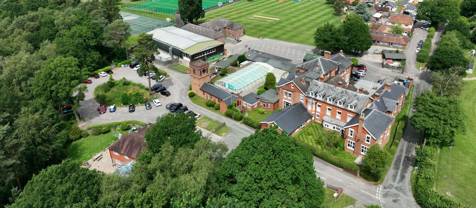 Moon Hall Copthorne